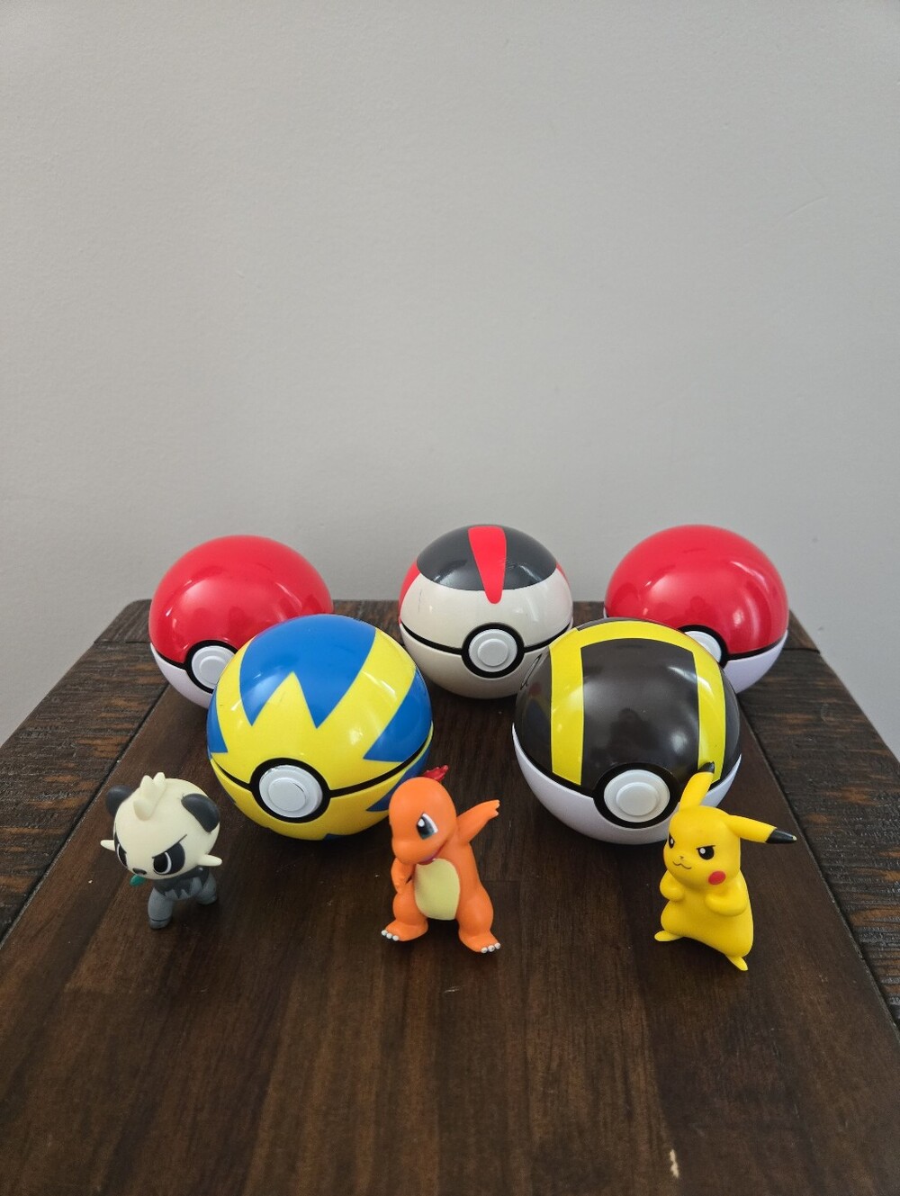 Pokemon Set With 3 Small Pokemon Figures And 5 Clip Pokeballs